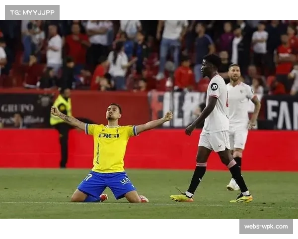 半场战报：加的斯0-0塞维利亚，主队全员退守半场，成功化解客队12次射门